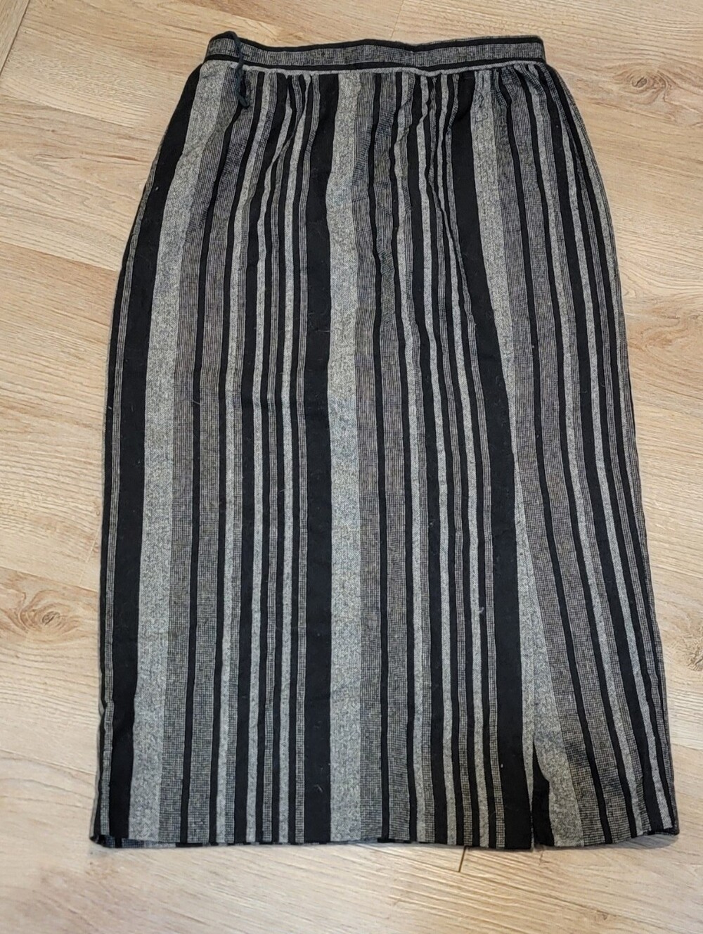 Vintage  Classic 70/80s Women's Black & Gray Striped Pencil Skirt W/split Size 7